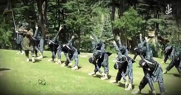 تمرین طاقت فرسا و جفتک چارکش داعشی ها! + تصاویر و فیلم