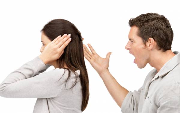 گوش نکردن به حرف همسر